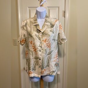 Karen Arnold - Woman’s silk cream color leaf pattern short sleeve shirt Size: SP